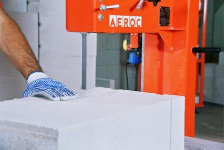 Электрическая ленточная пила для распила газобетонных блоков